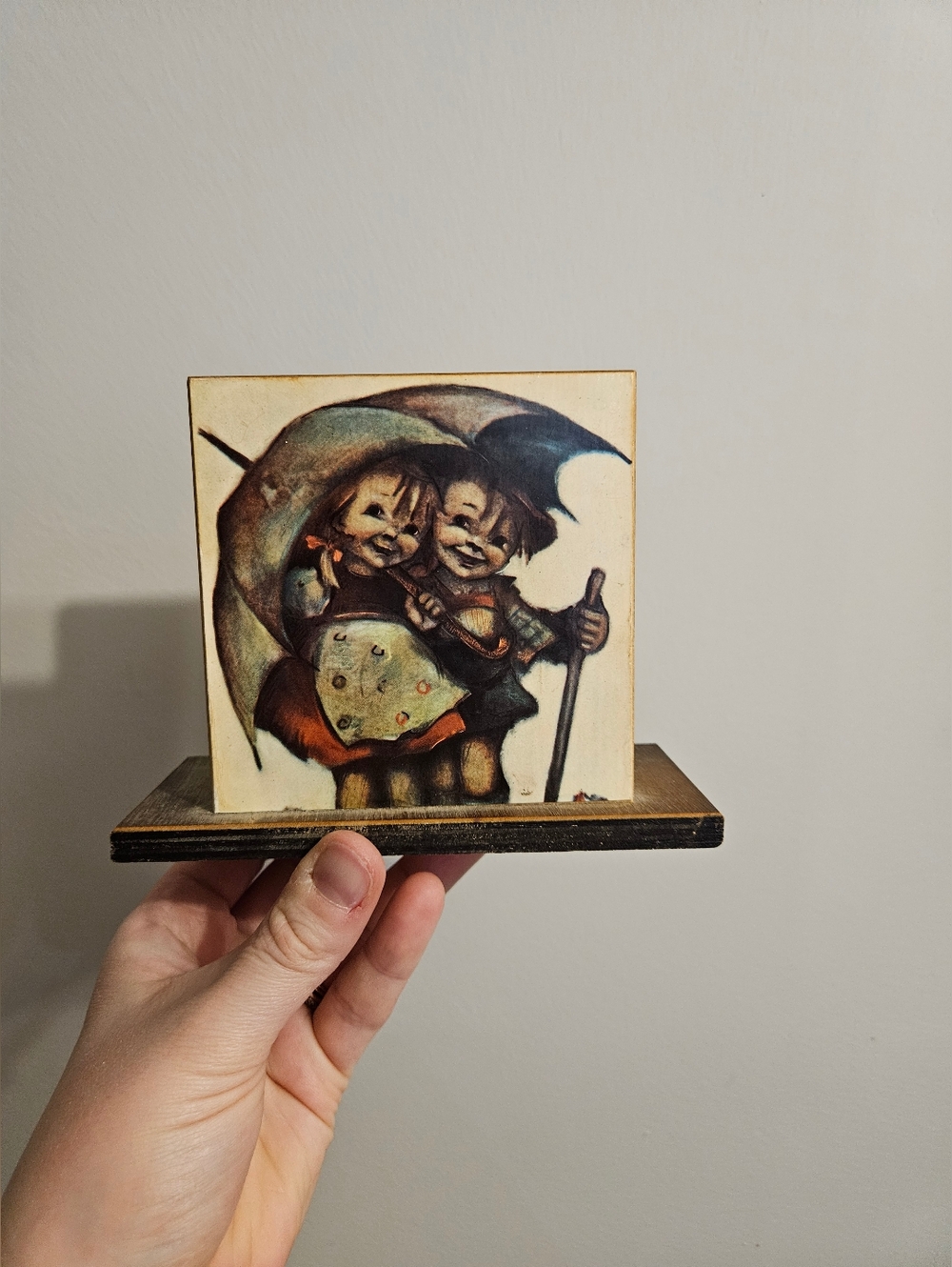Hummel Art Wooden Napkin Holder